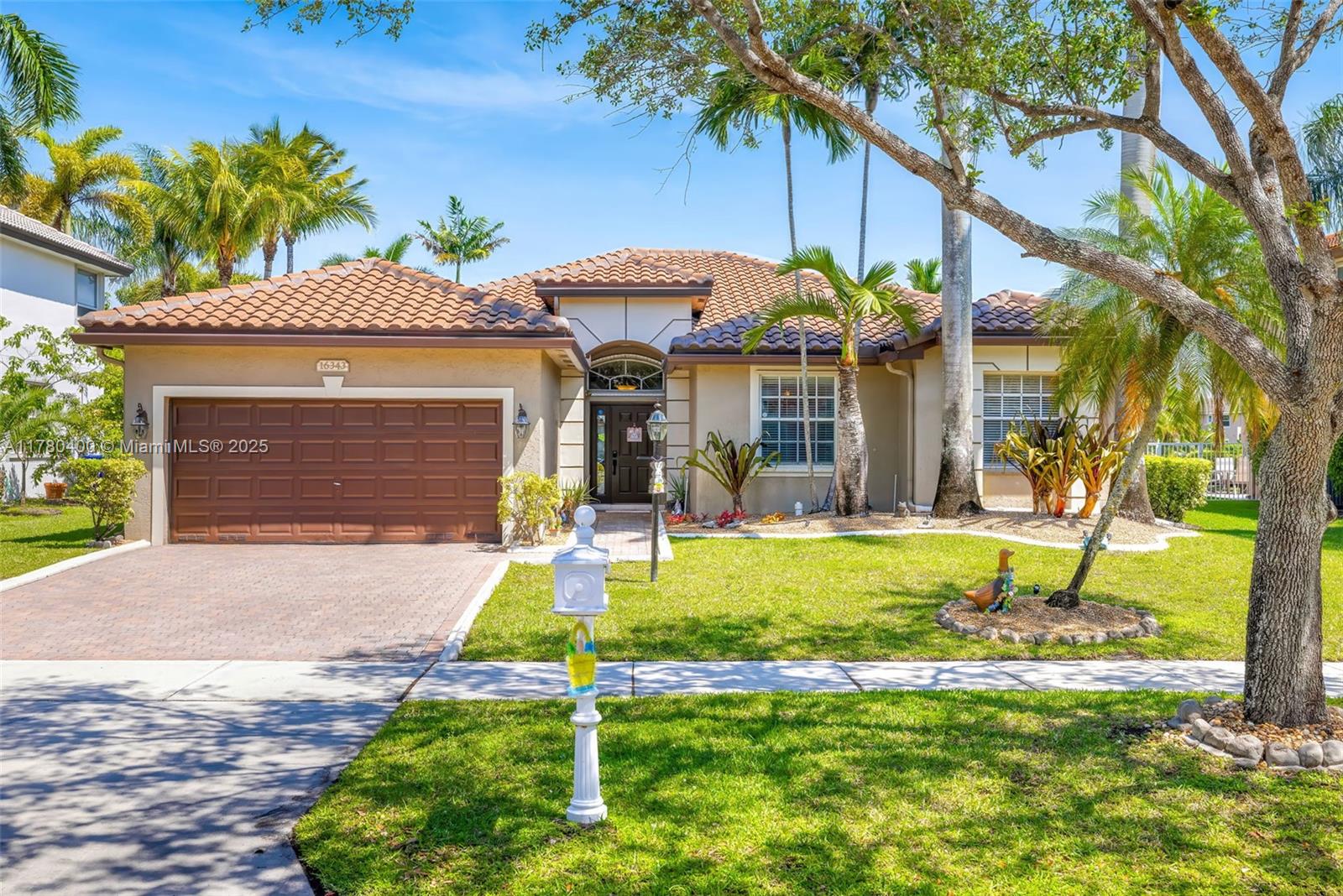 16343 Segovia Cir S Property Photo 3