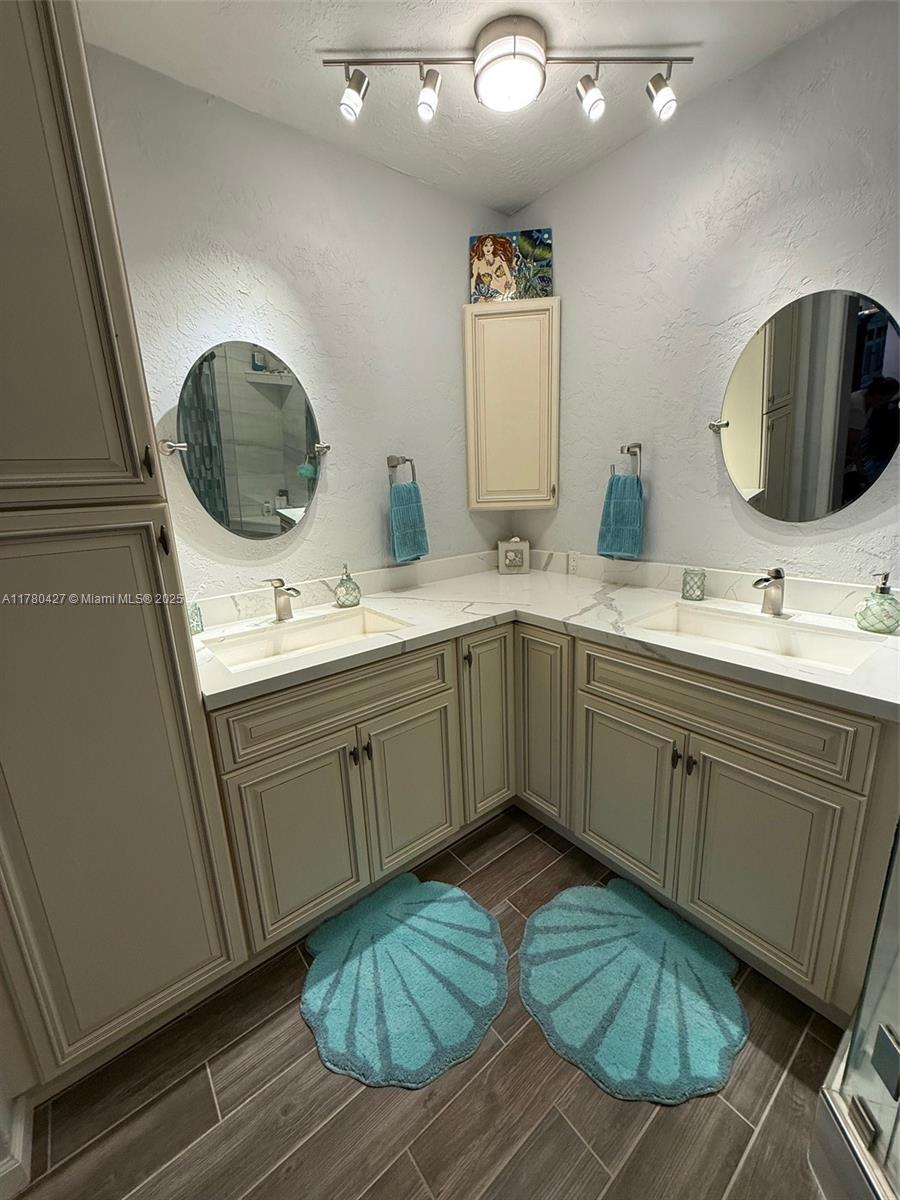 313 Bayview Ave Property Photo 13