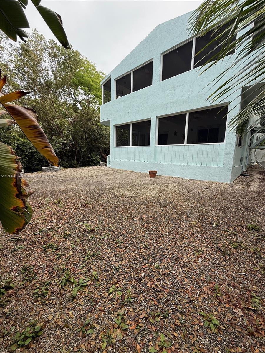 313 Bayview Ave Property Photo 34