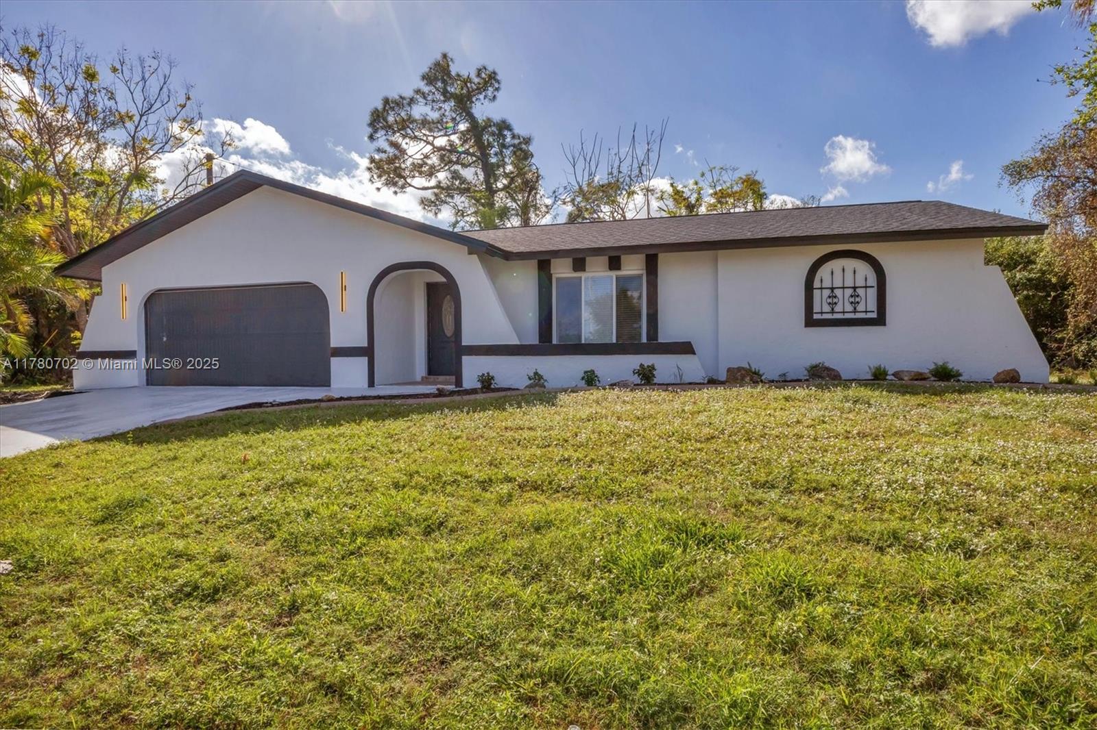4290 Yucatan Cir Property Photo