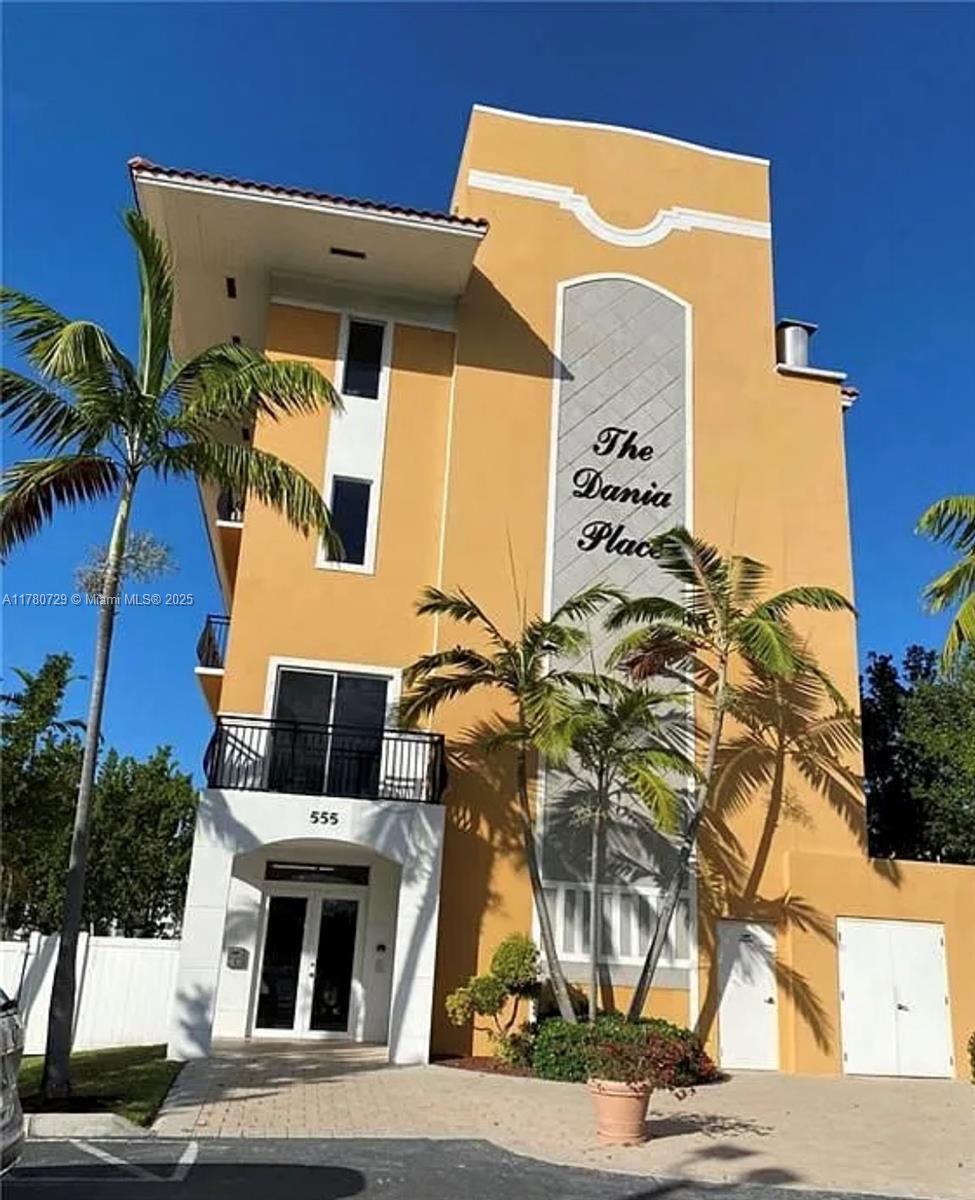 555 E Dania Beach Blvd 4 Property Photo