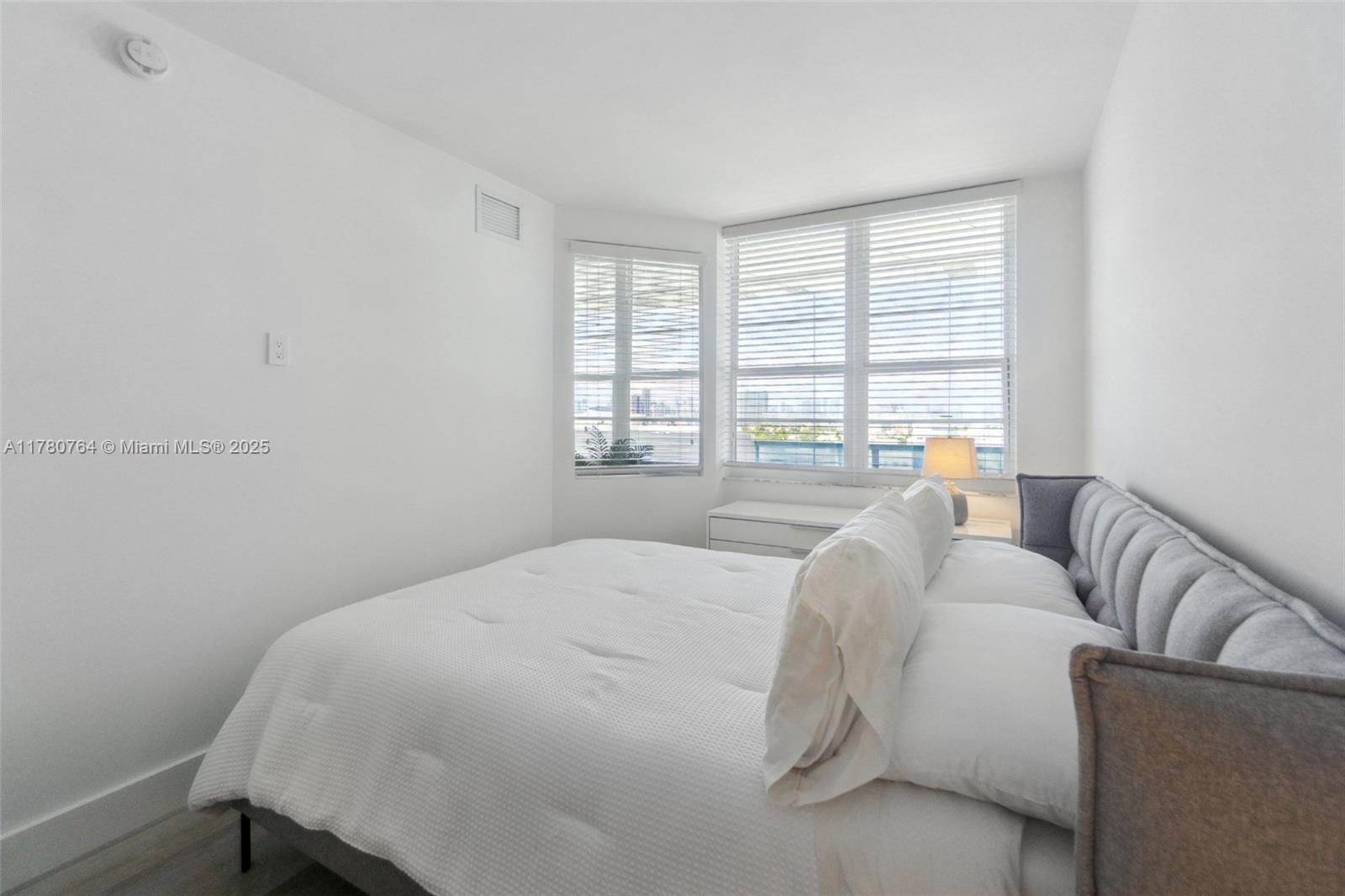 100 Lincoln Rd 1218 Property Photo 10
