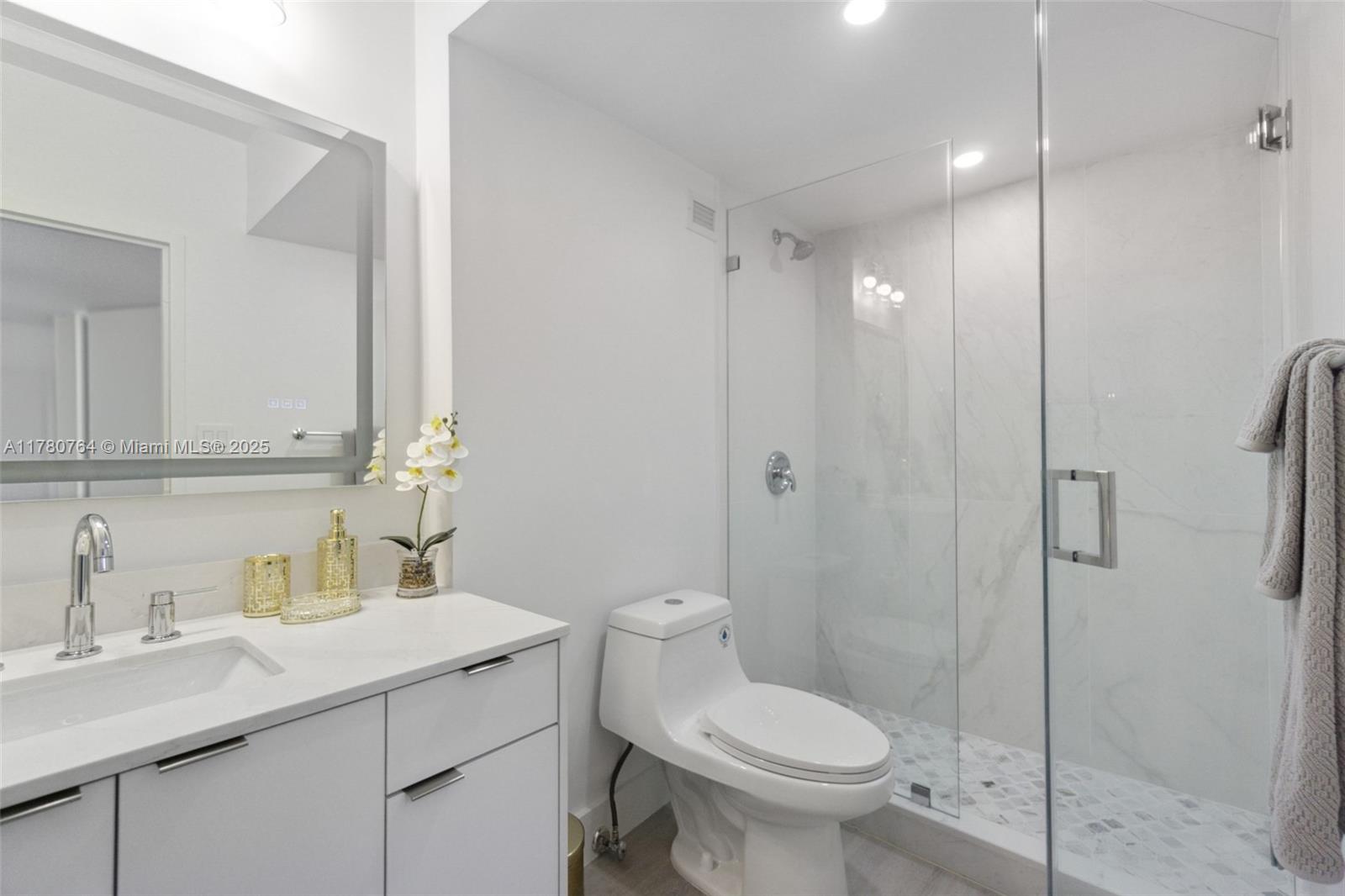 100 Lincoln Rd 1218 Property Photo 13