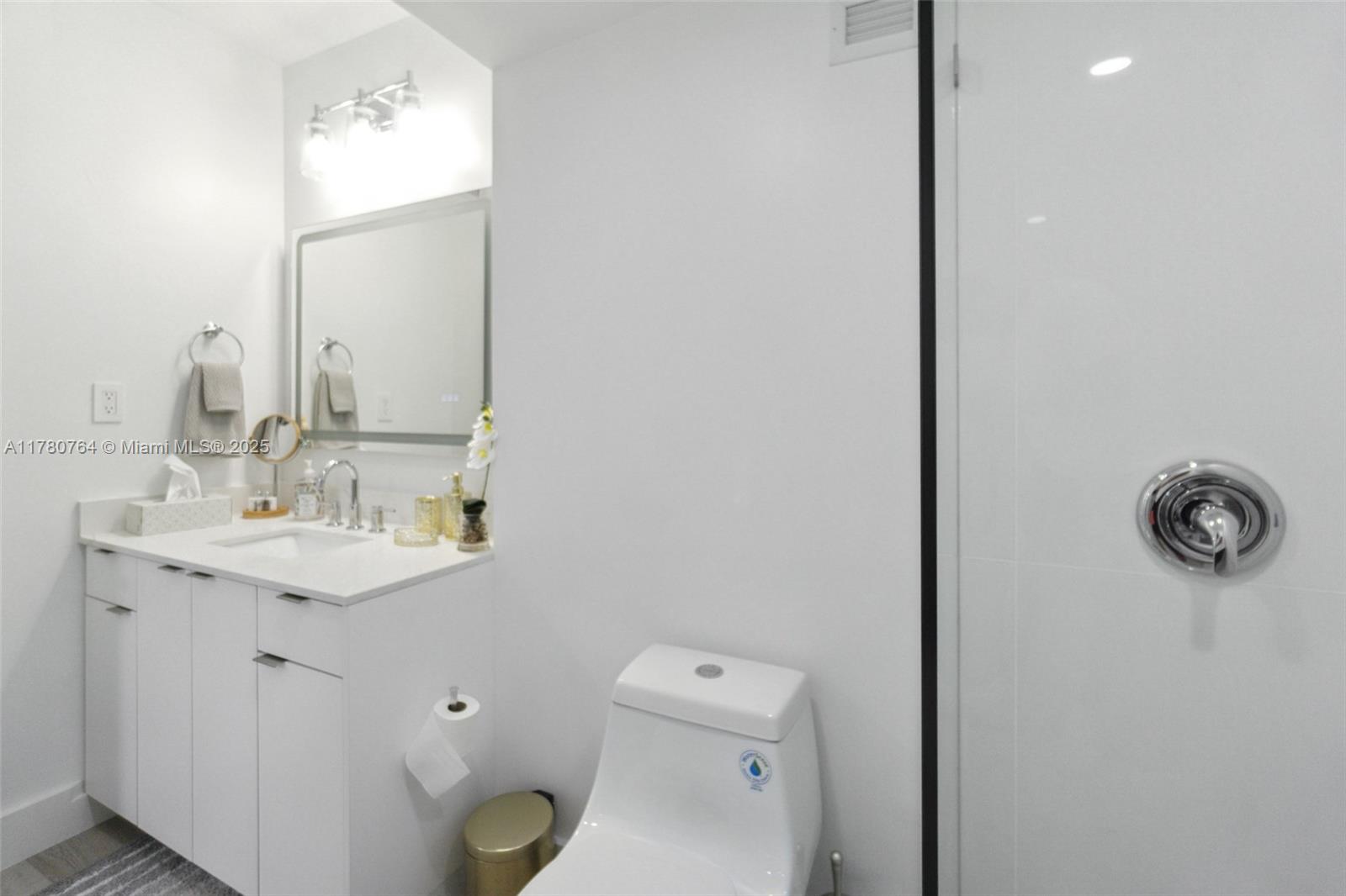 100 Lincoln Rd 1218 Property Photo 14