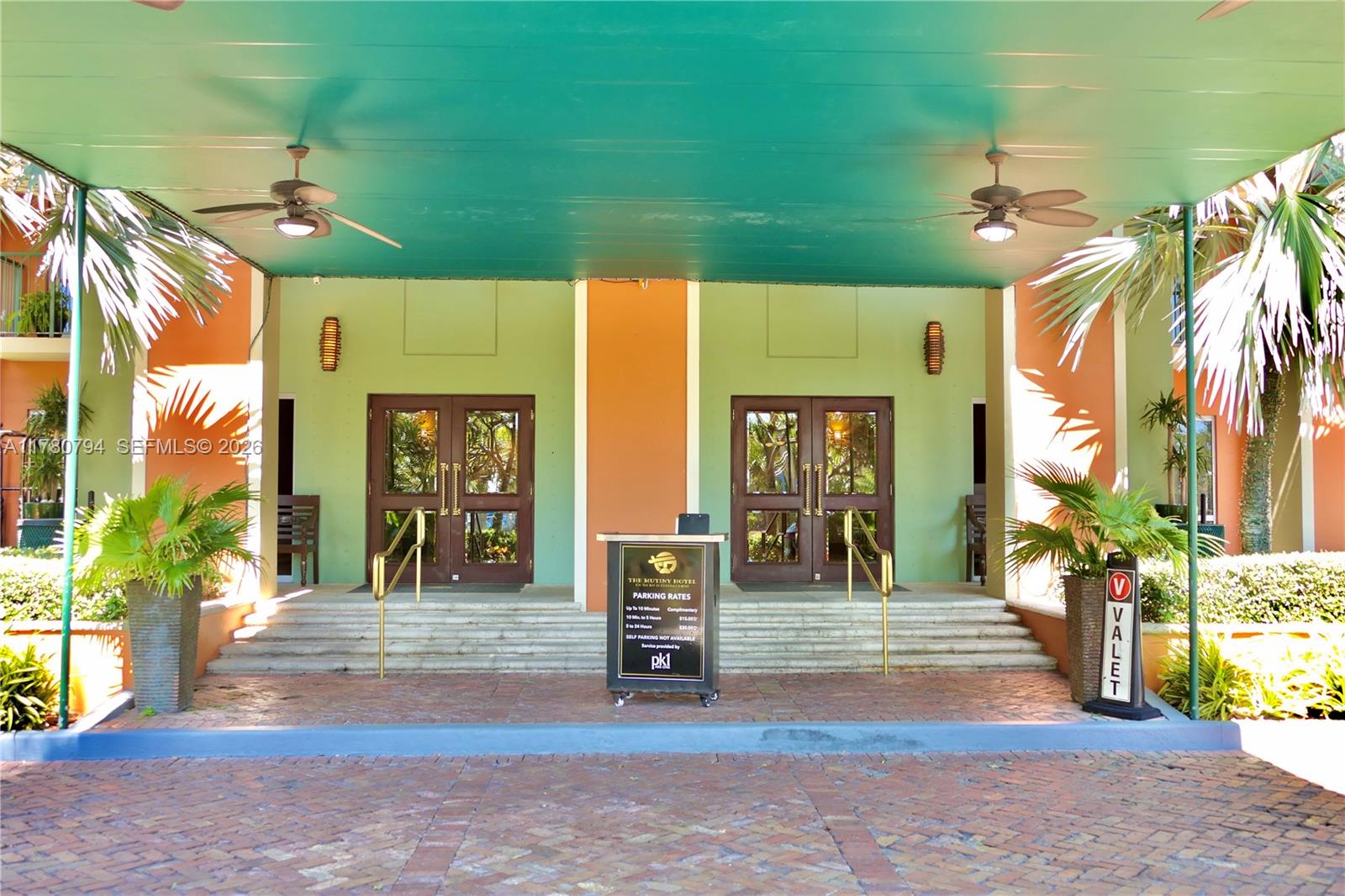 2951 S Bayshore Dr 815 Property Photo 17
