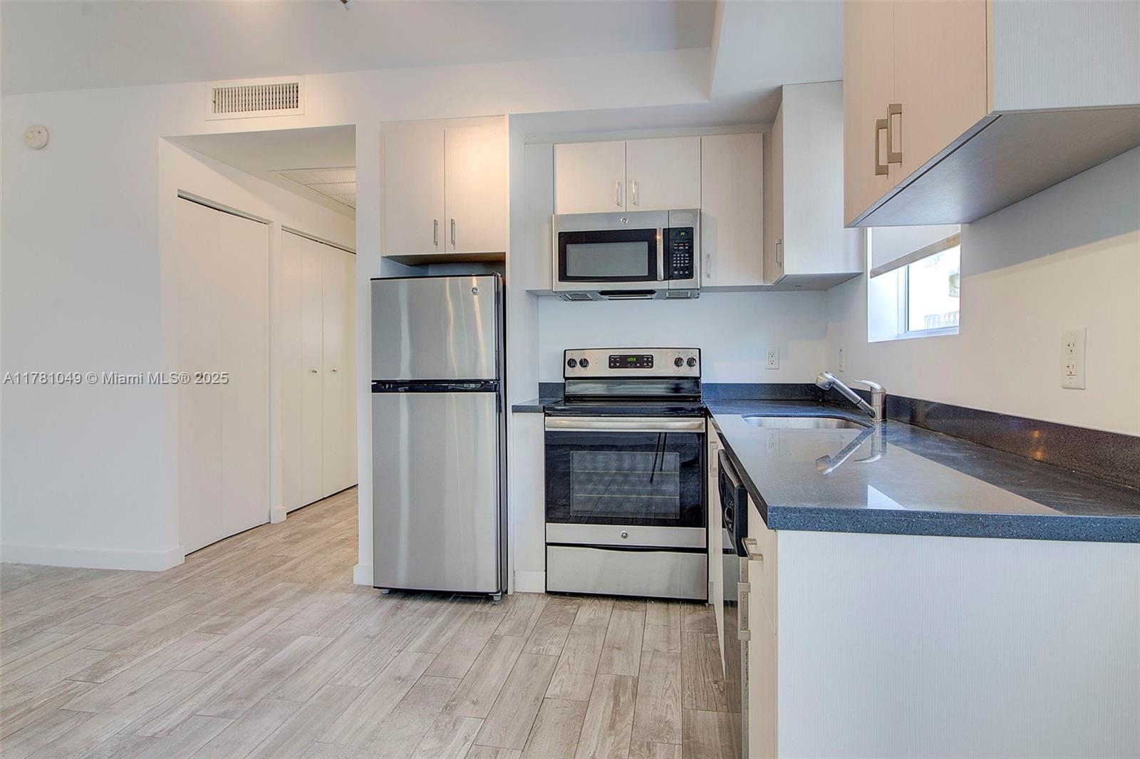 1035 Euclid Condo Real Estate Listings Main Image
