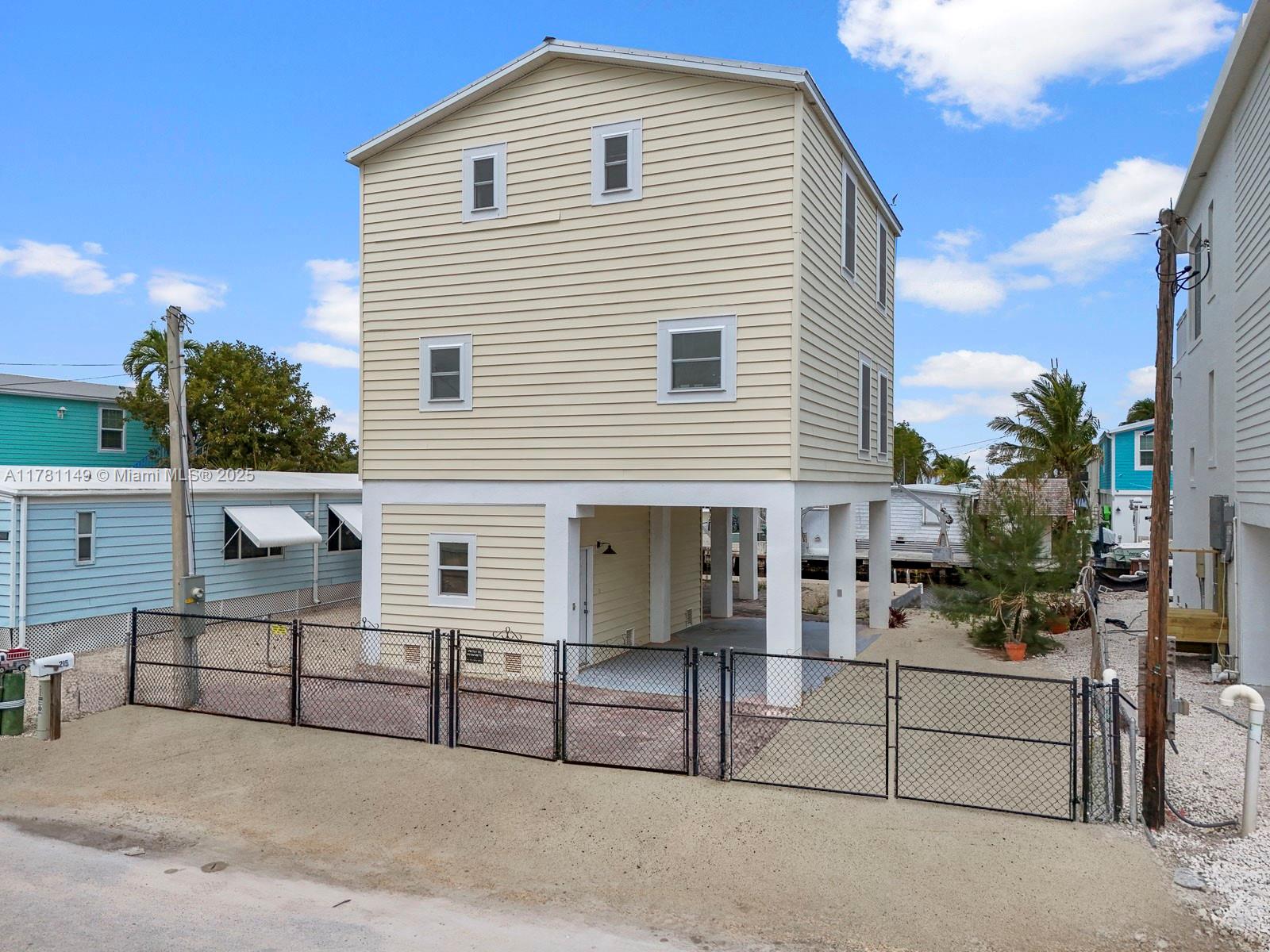 215 Allen Ave Property Photo