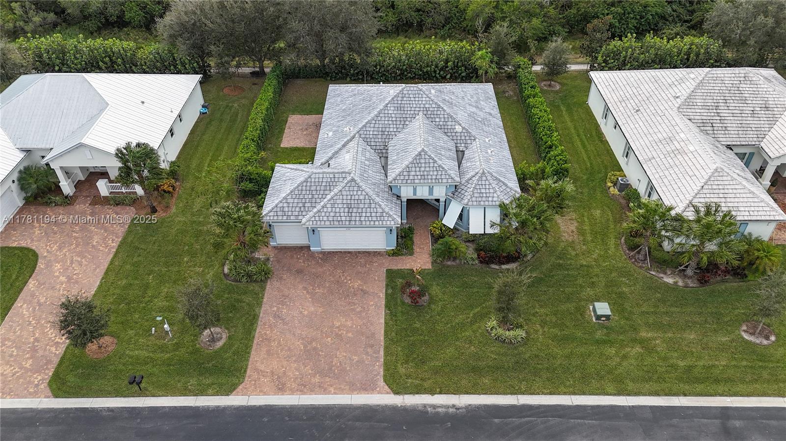 2547 Saint Lucia Cir Property Photo
