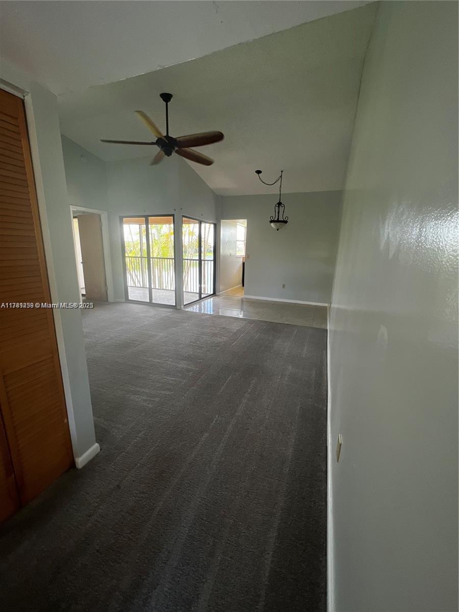 889 Hamilton Dr 889i Property Photo 12