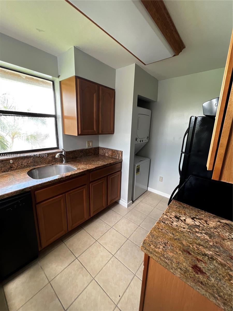 889 Hamilton Dr 889i Property Photo 13