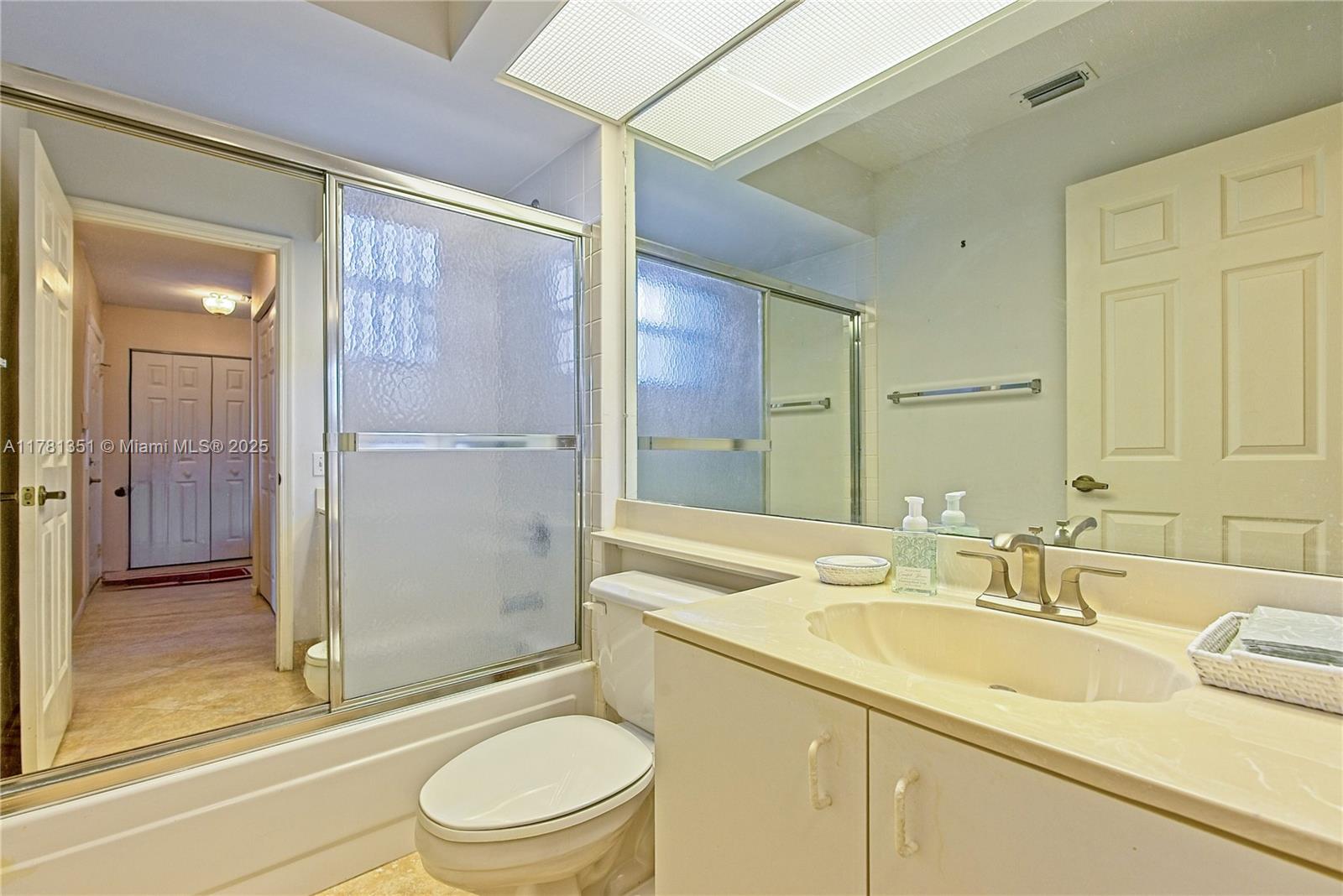 2592 Se 7th Ct Property Photo 9