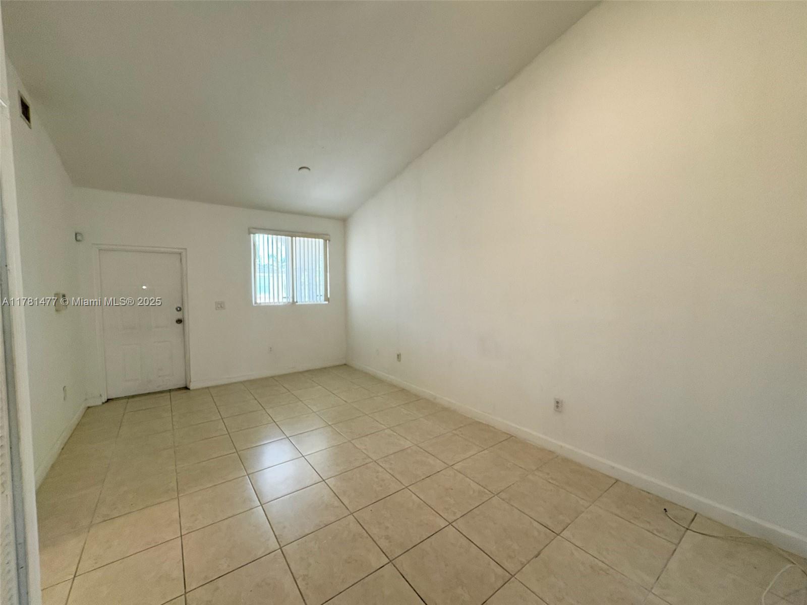 2460 SE 16th Ter 204 Property Photo 1