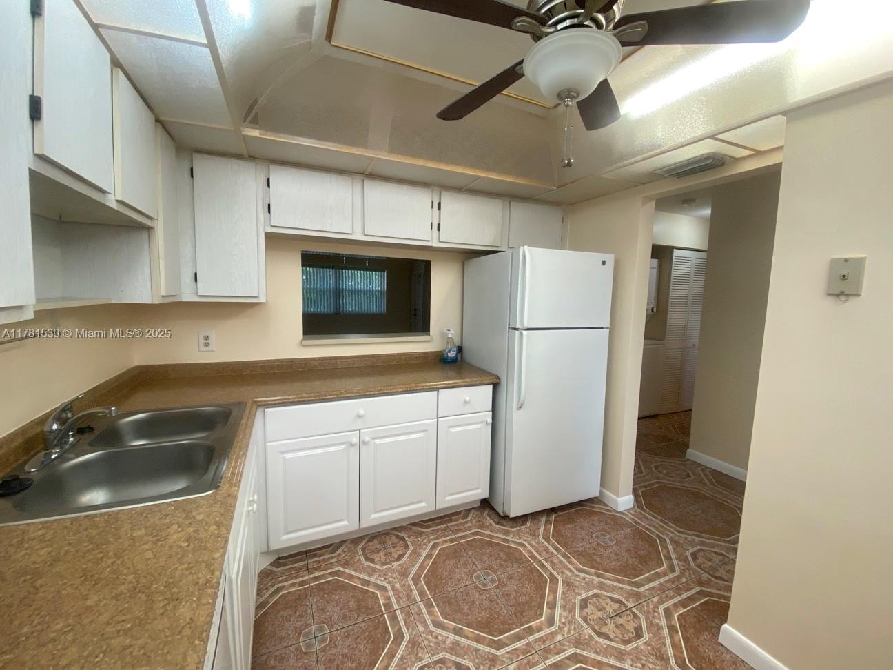 6890 Royal Palm Blvd 305h Property Photo