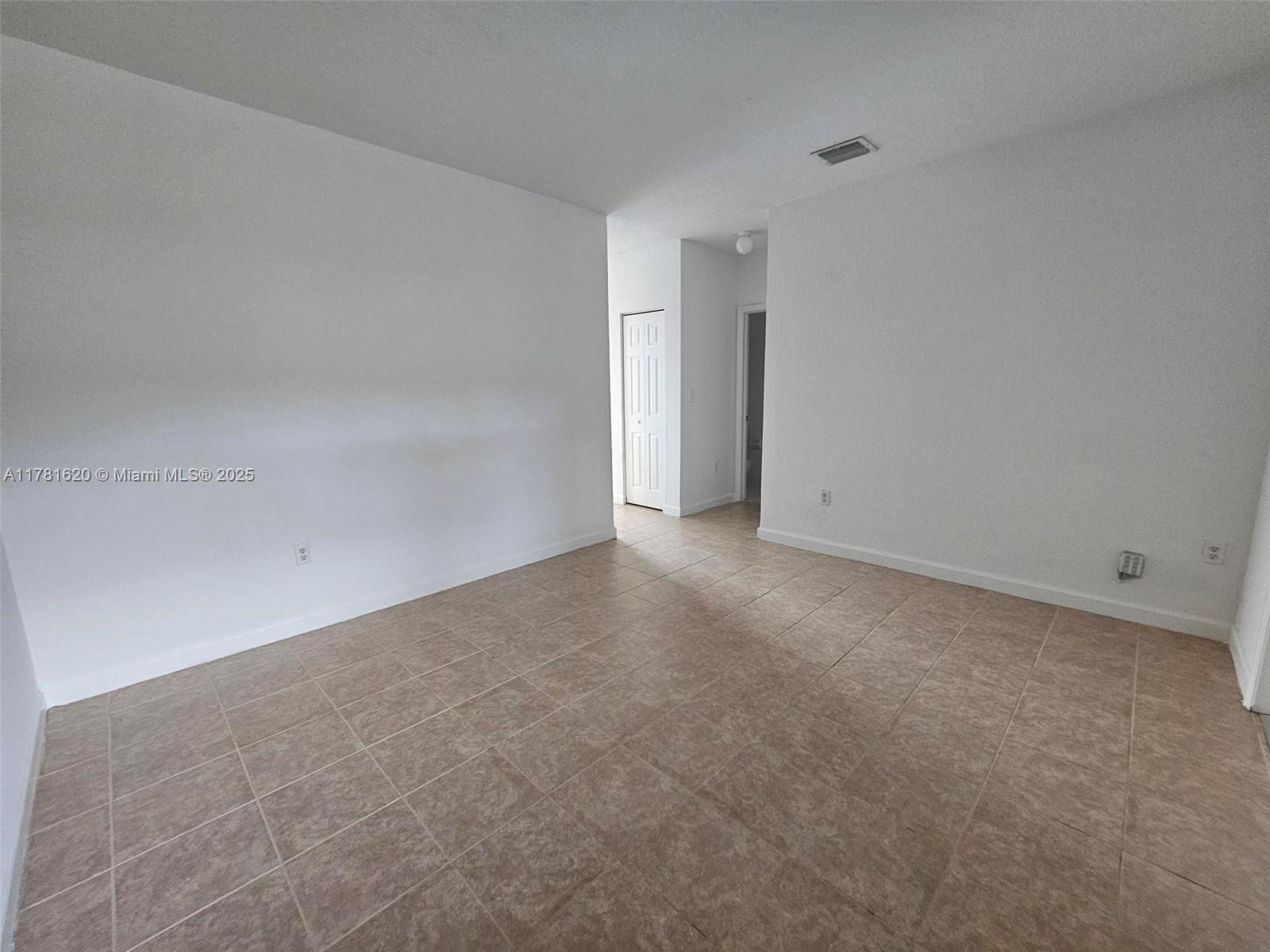 1005 Ne 42nd Ave Property Photo 2