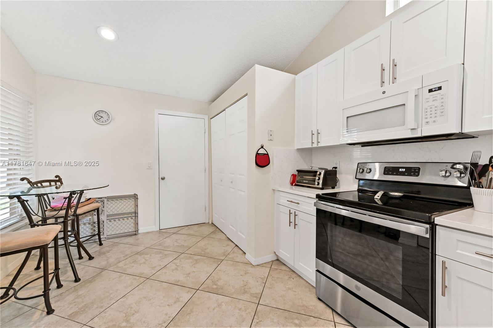 401 Sabal Palm Ln 401 Property Photo 8