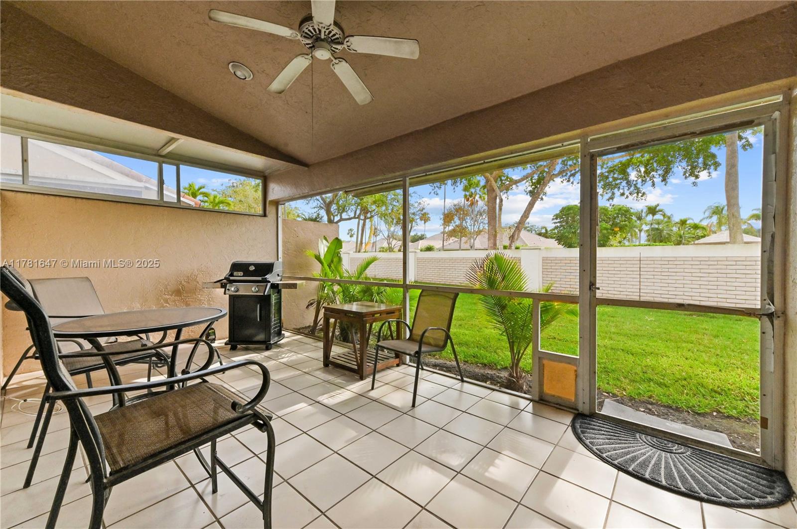 401 Sabal Palm Ln 401 Property Photo 19