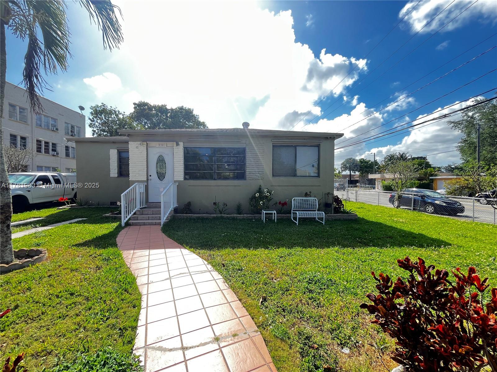 230 Nw 25th Ave Front Property Photo