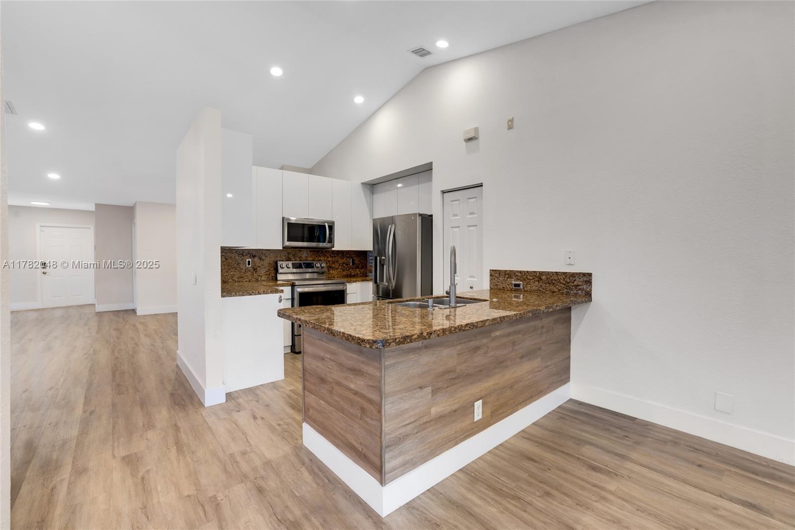 929 Phoenix Way Property Photo 3