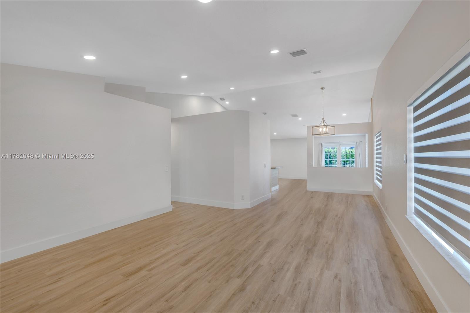 929 Phoenix Way Property Photo 4