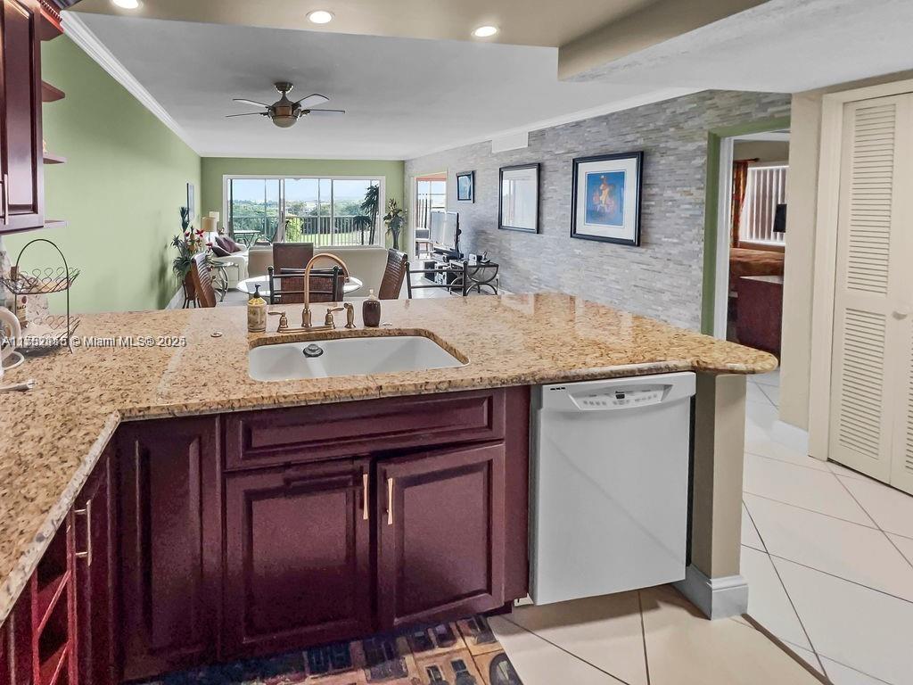 3050 N Palm Aire Dr 701 Property Photo 1