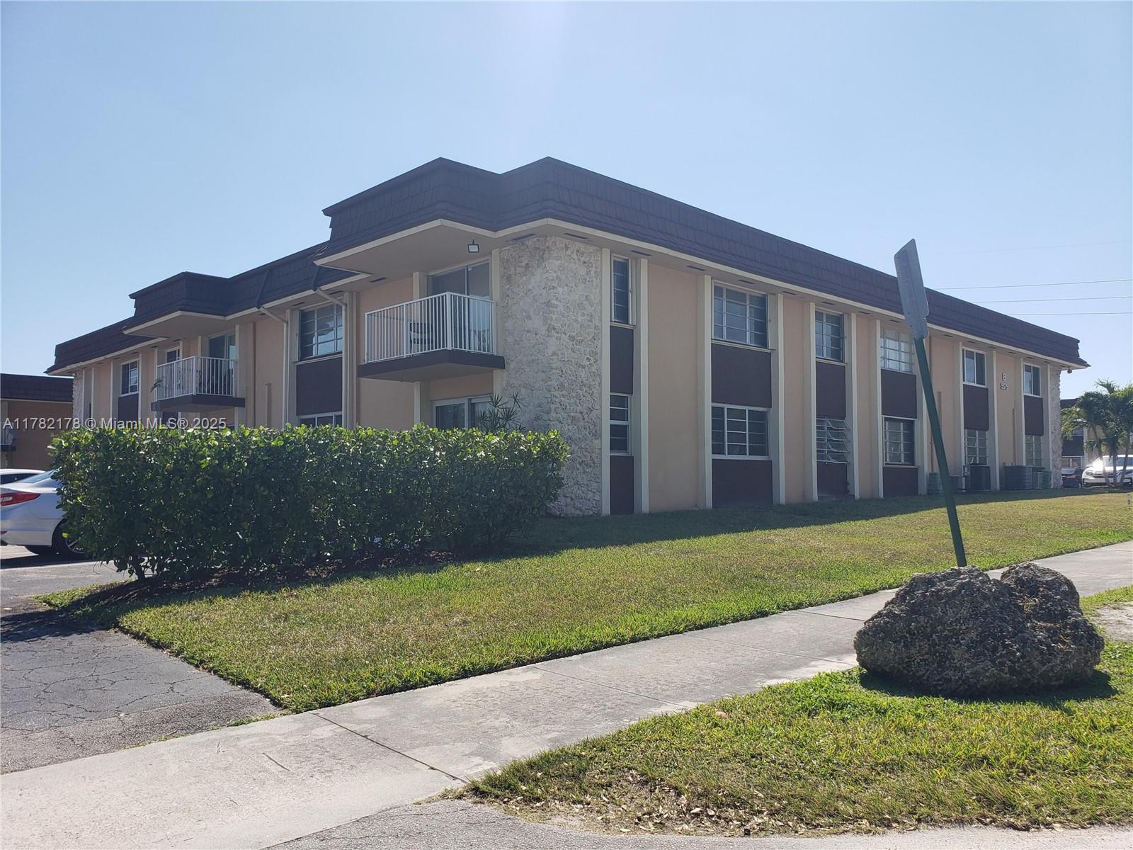 5575 SW 77th Ct 103B Property Photo 1