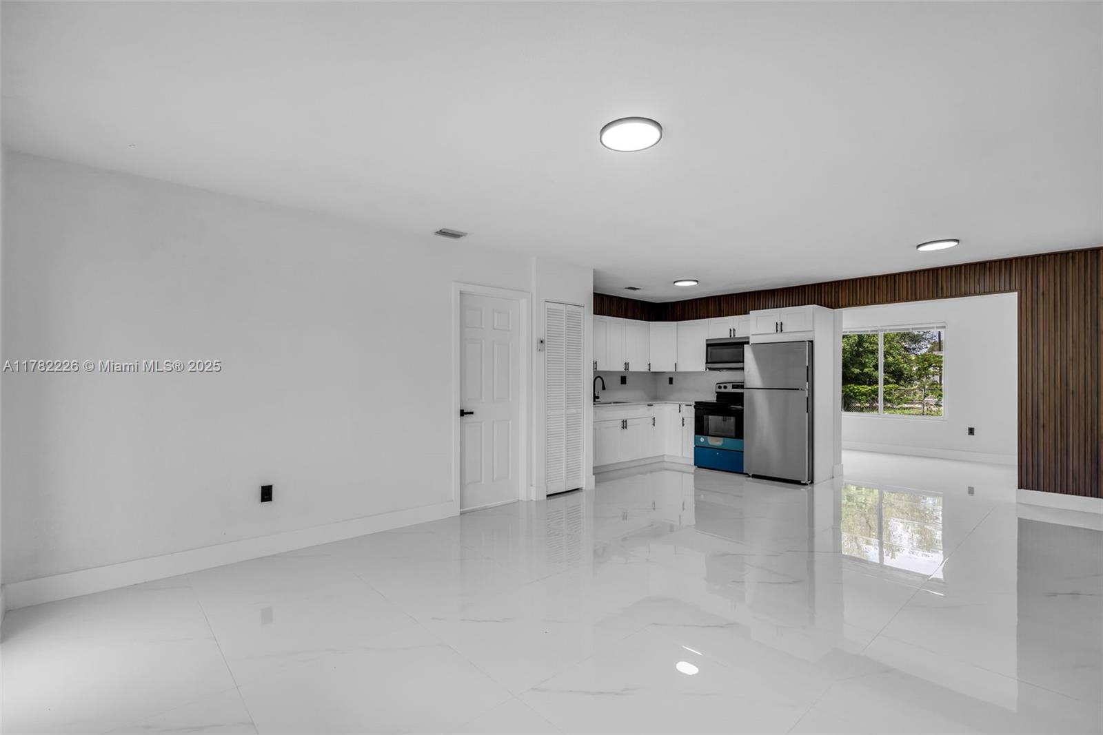 741 Nw 175th Dr Property Photo 5