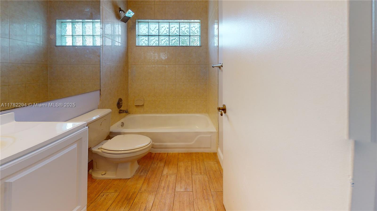 3965 Hyde Park Cir 3965 Property Photo 8