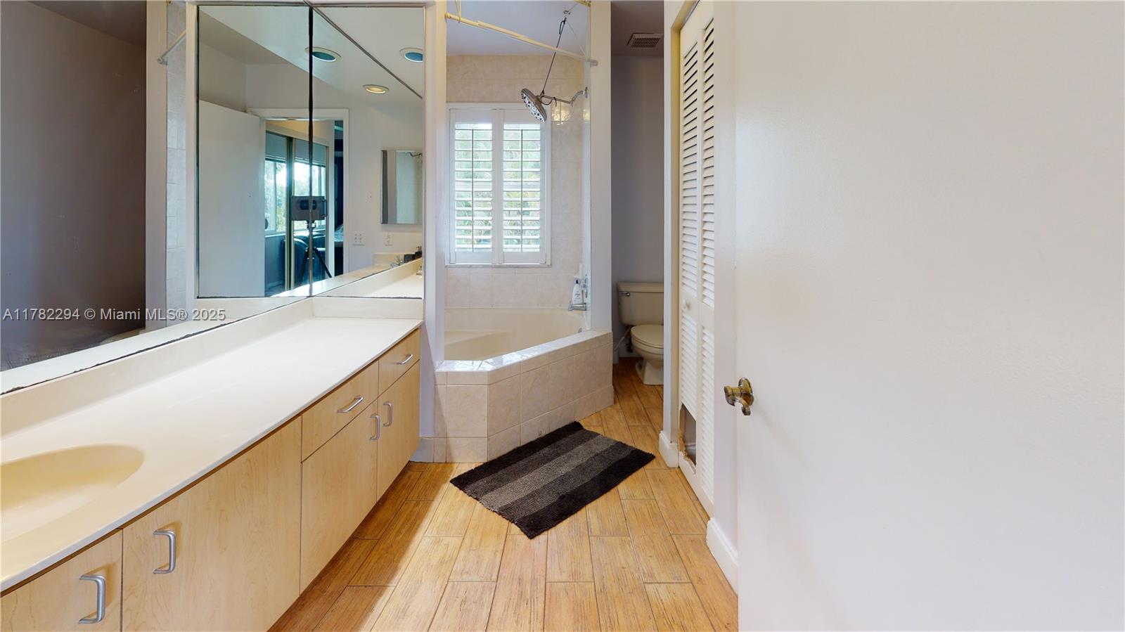 3965 Hyde Park Cir 3965 Property Photo 14