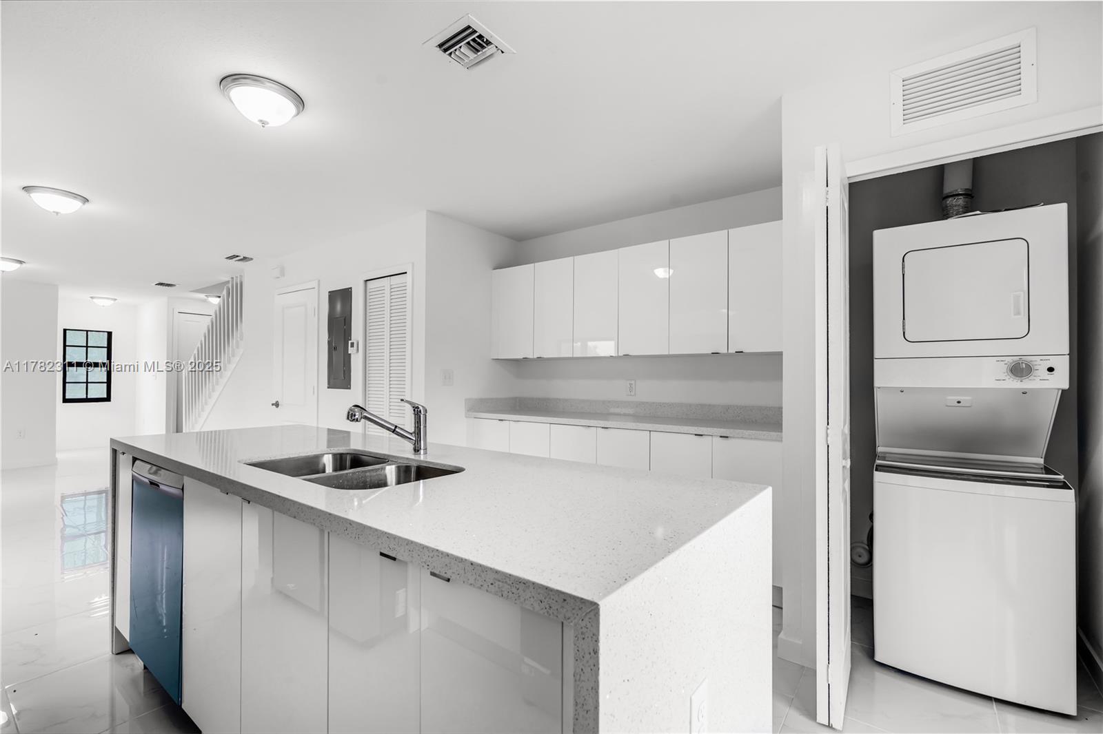 1231-1233 Nw 9 Ave Property Photo 4