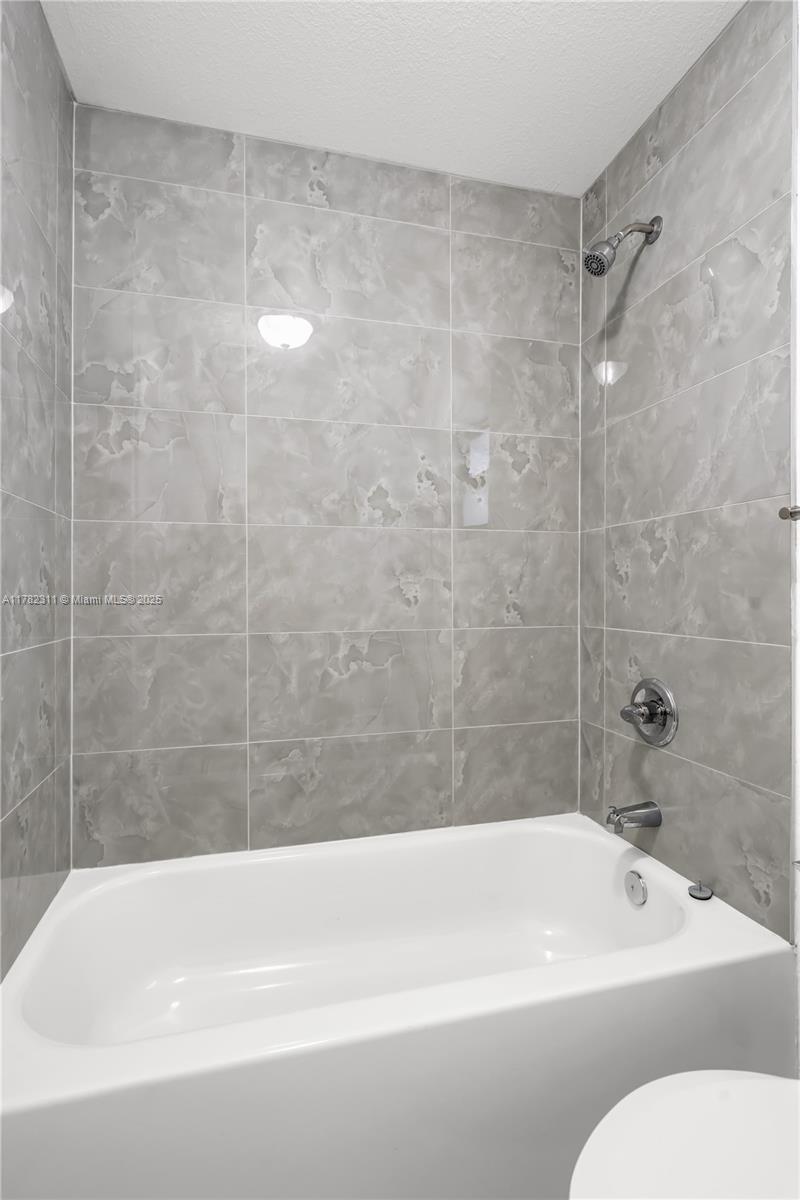 1231-1233 Nw 9 Ave Property Photo 9