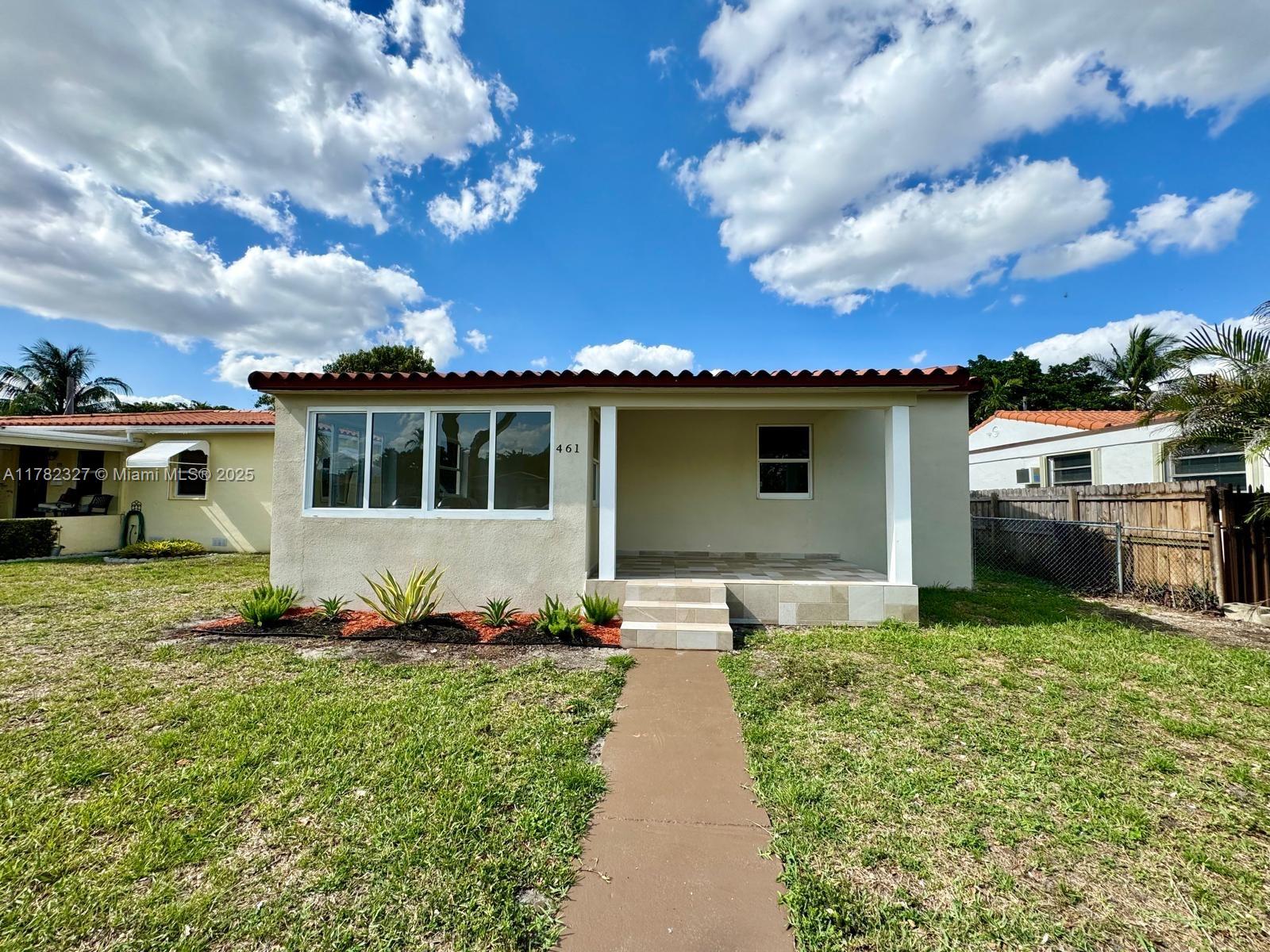 461 Plover Ave Property Photo