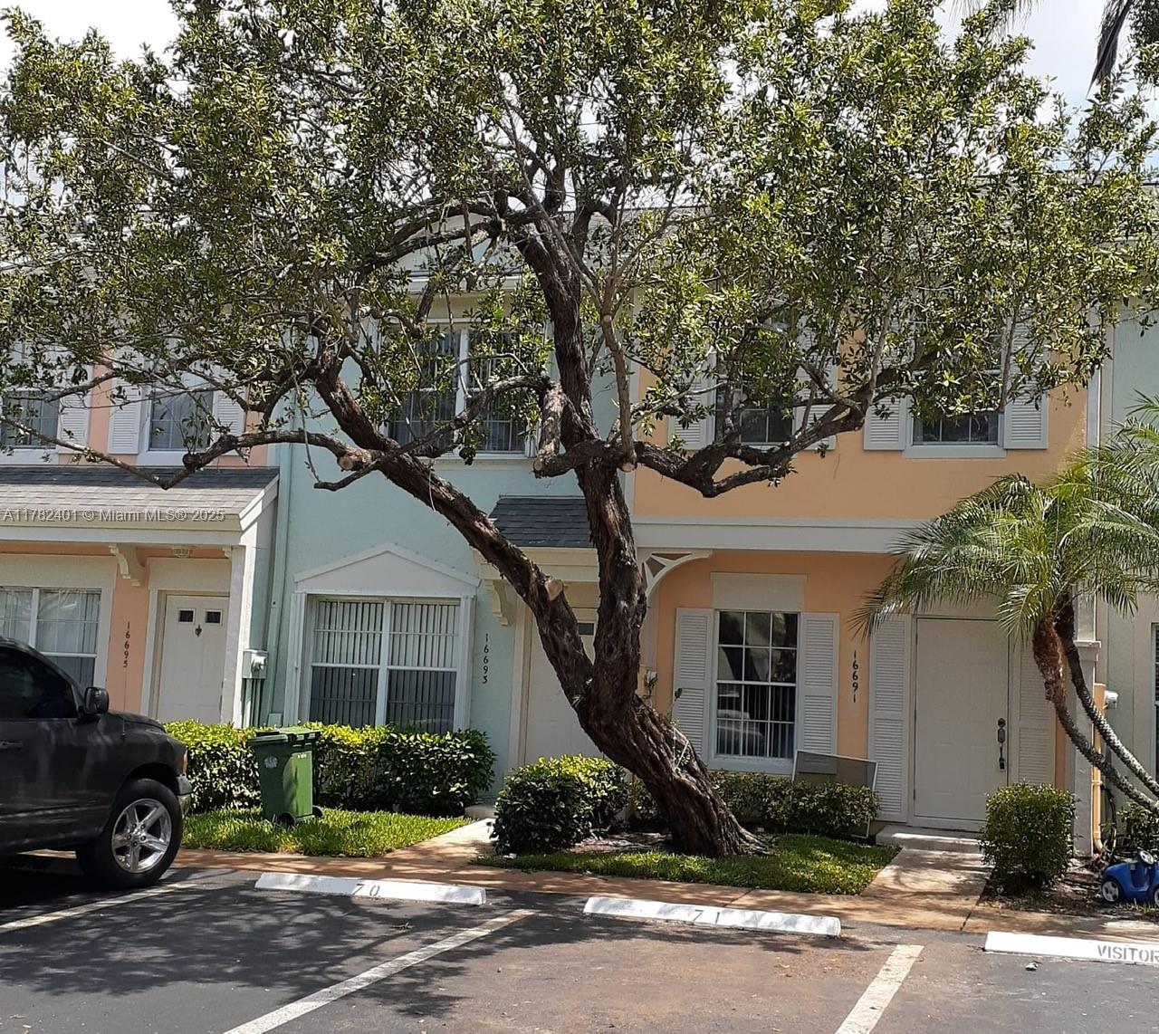 Three Oak Real Estate Listings Main Image