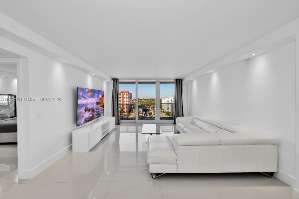 3140 S Ocean Dr 1011 Property Photo