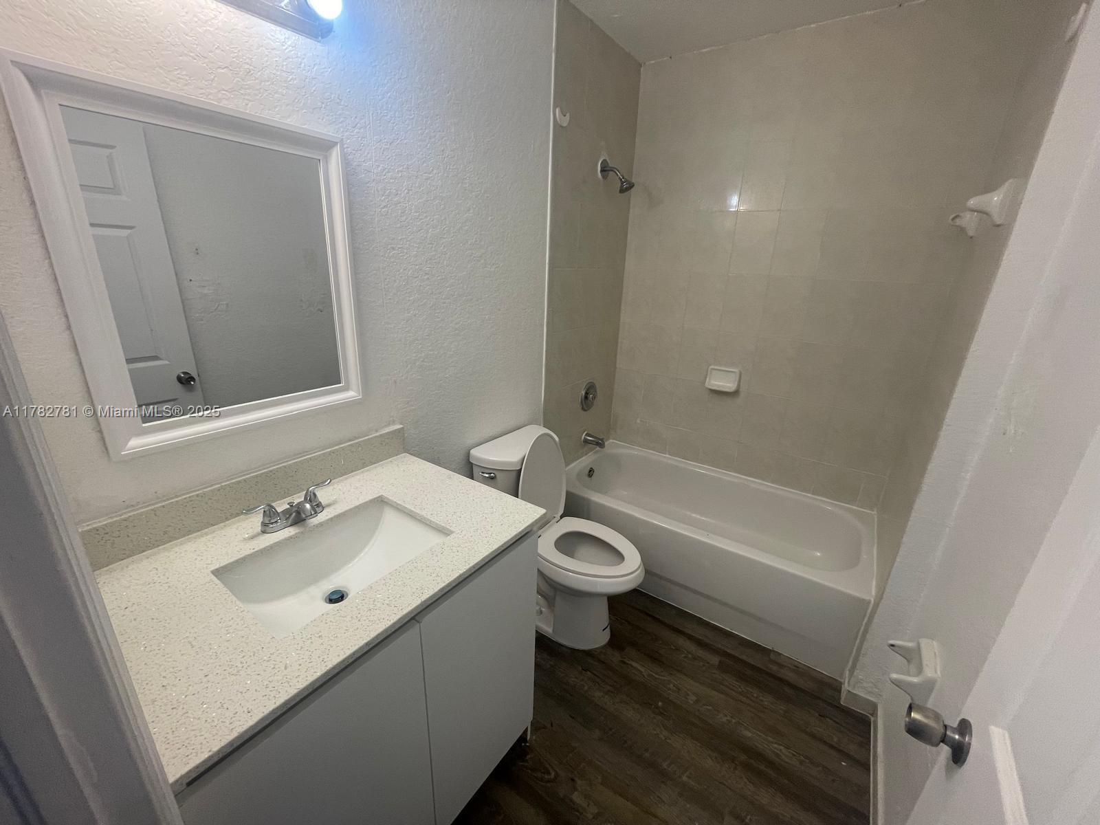 609 Sw 10th St 609 Property Photo 5