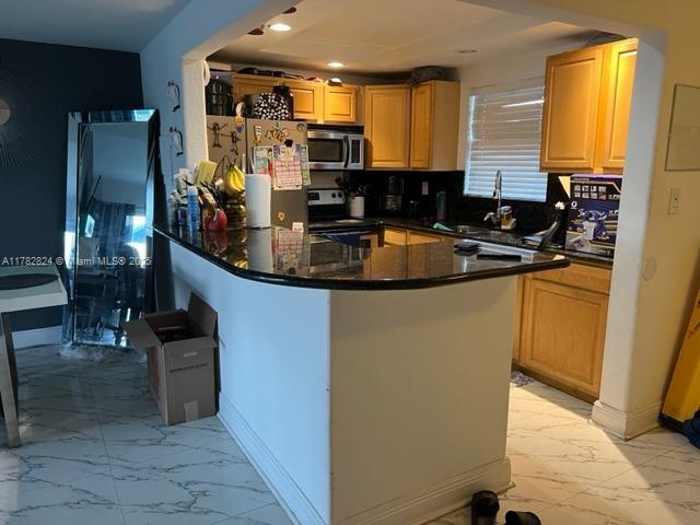 9357 N Fontainebleau Blvd D-403 Property Photo 4