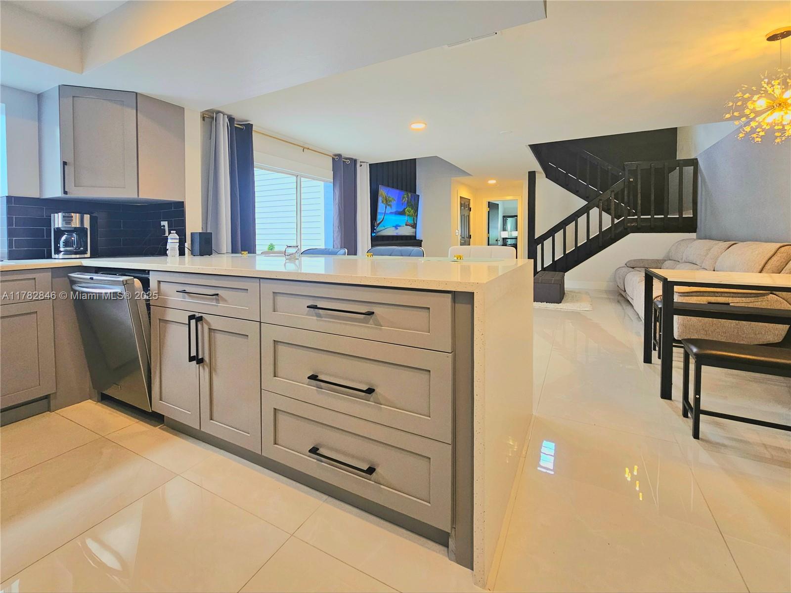 13665 Abbey Dr 2 Property Photo 12