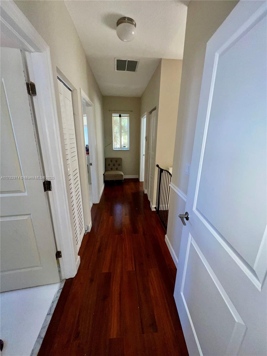 2532 Ne 41st Ter Property Photo 19