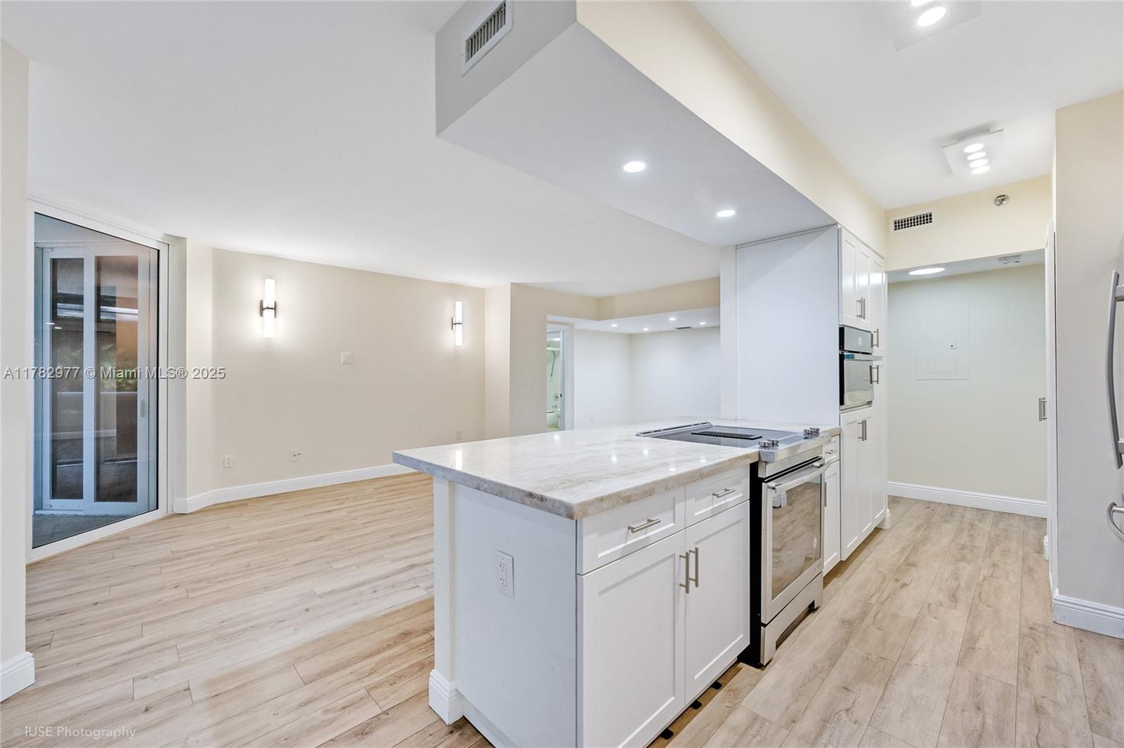 8925 Collins Ave 2d Property Photo