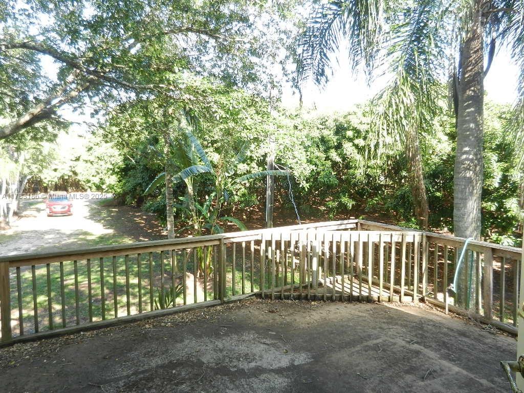 18950 Sw 240th St Property Photo 6