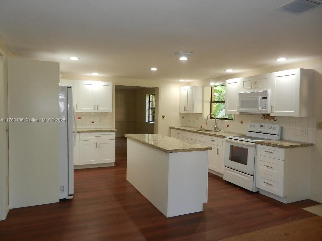 18950 Sw 240th St Property Photo 15