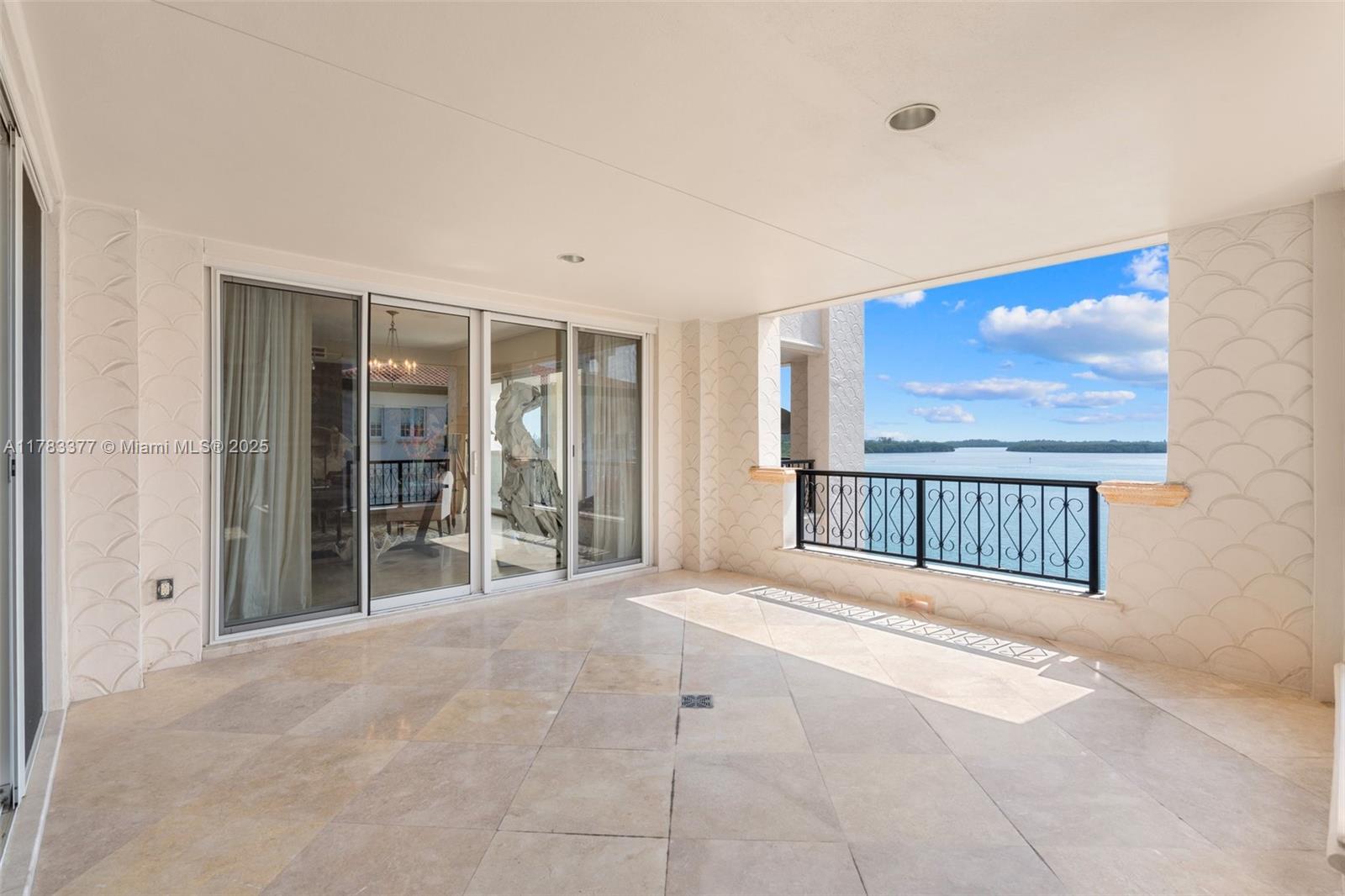 A11783377 Property Photo 30