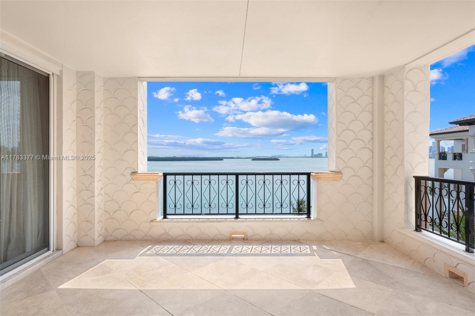 A11783377 Property Photo 31