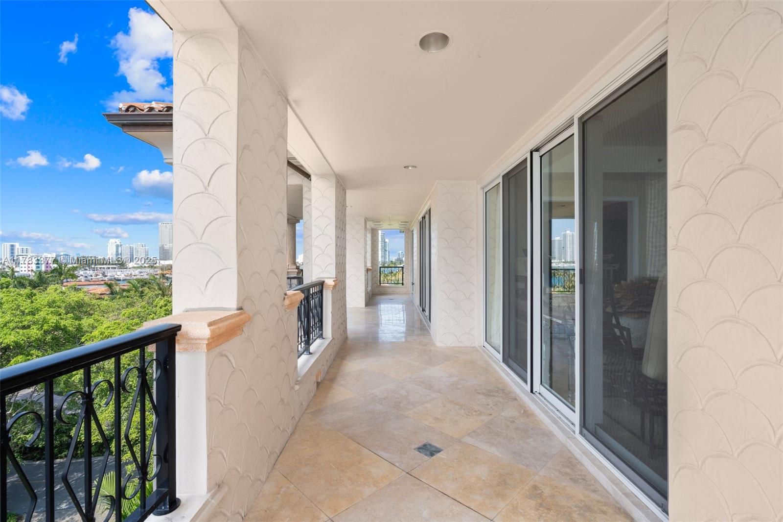 A11783377 Property Photo 32