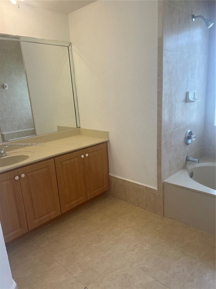 1304 Se 7th Ct 1304 Property Photo 14