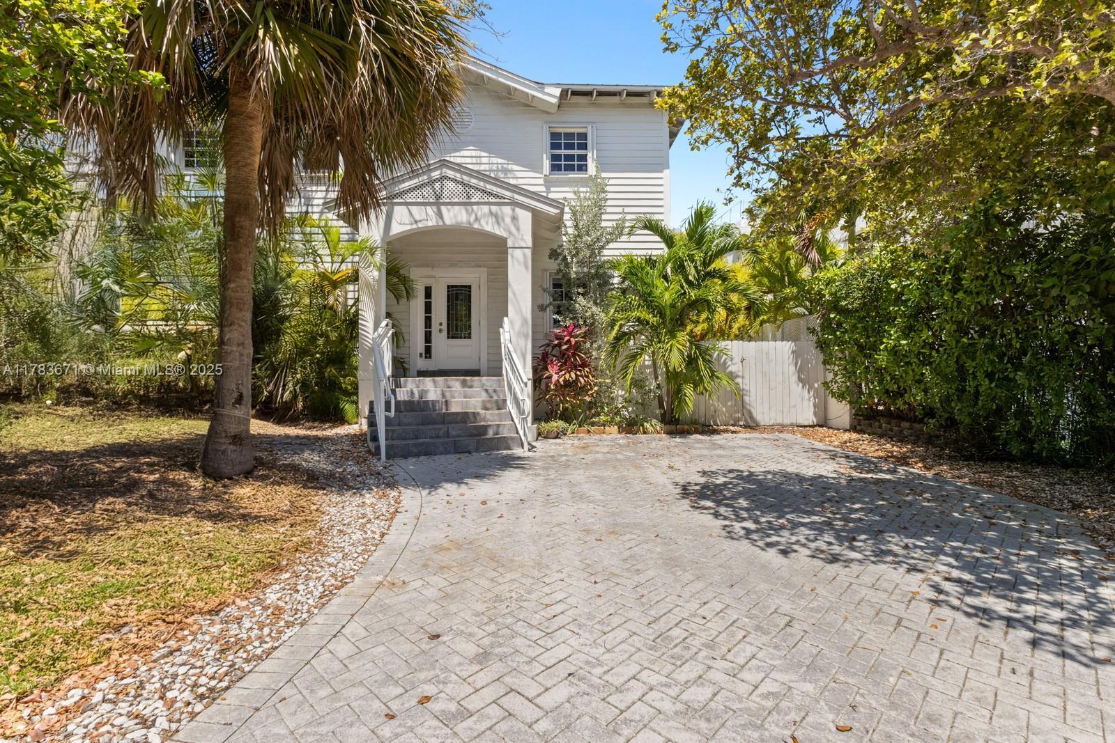 442 Fernwood Rd 442 Property Photo 1
