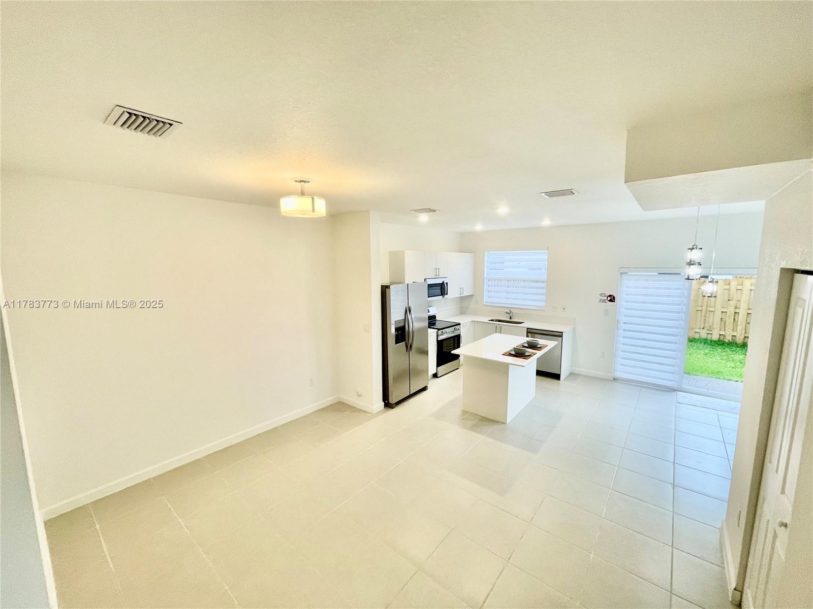 2836 Se 26 Ter Property Photo 4