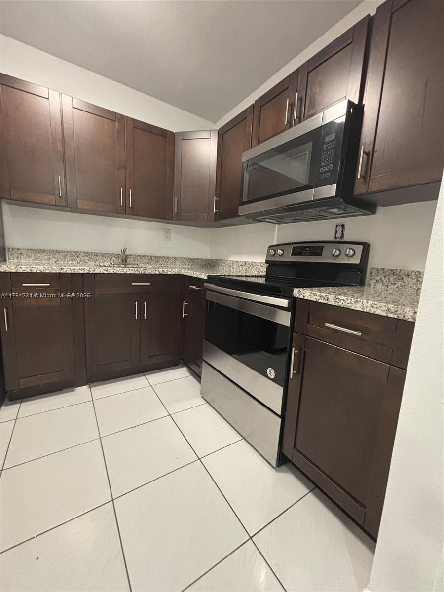 140 Royal Palm Rd 103 Property Photo