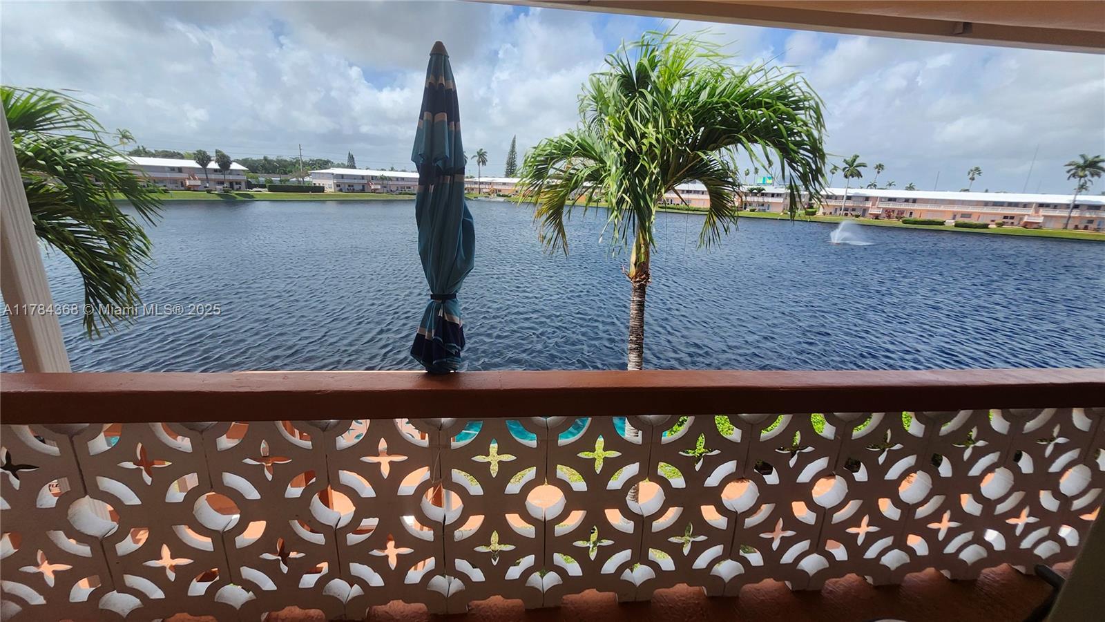 900 SW 10th Ter 21S Property Photo 1