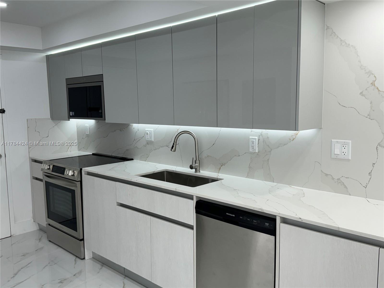 18031 Biscayne Blvd 502 Property Photo 1