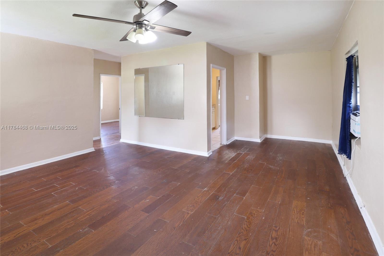 723 Nw 15th Way Property Photo 3